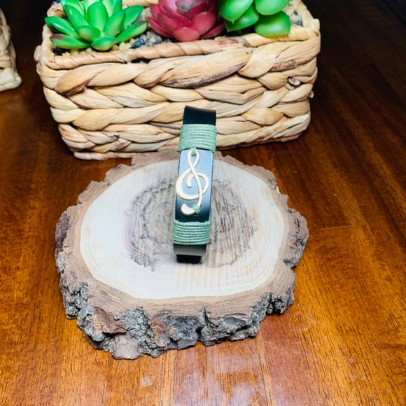🎼HOST PICK🎼 Treble Clef Black Leather and Moss Green Cord Bracelet, with Brass - Picture 4 of 13